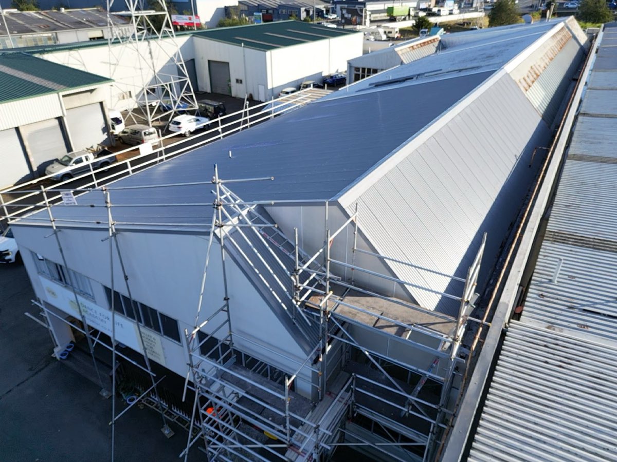Commercial building re-roof with full scaffold